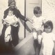 1934 / Gabrielle Broux et ses trois enfants : 
Janine, Jean et Yvette